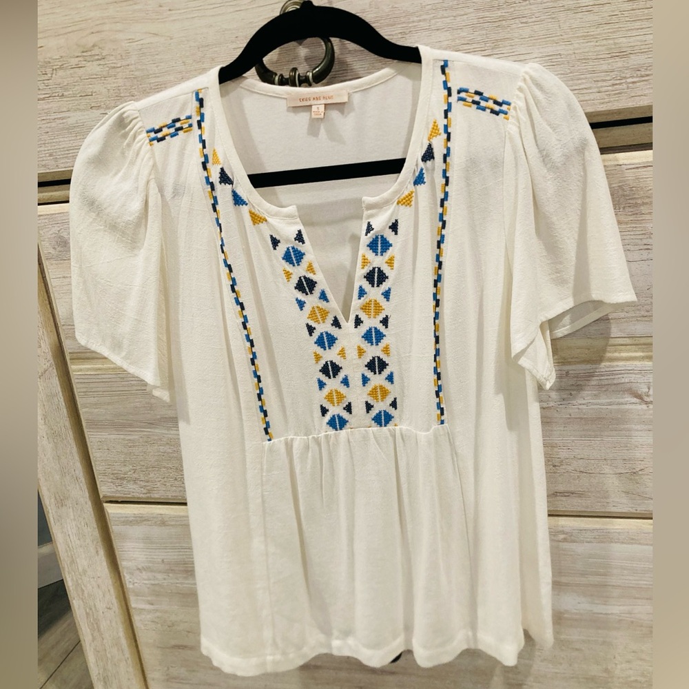 NWOT Skies Are Blue Short Sleeves V-Neck Blouse Size Small